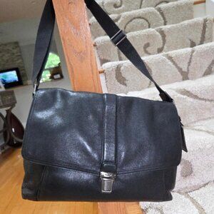 TUMI work bag. Black leather USED in Very good condition